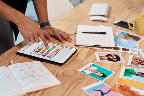 Onde contratar alguém para fazer artes para o Instagram? Agência ou Freelancer?